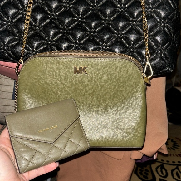 Michael Kors for a screen, Crossbody and wallet set. - Picture 1 of 6